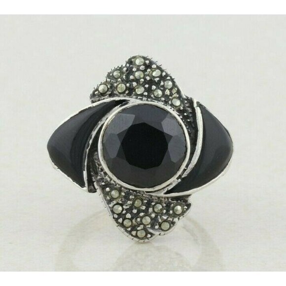 Sterling Silver Onyx and Marcasite Ring Size 6 1/4